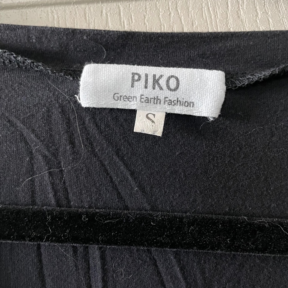 Piko short sleeve V neck
